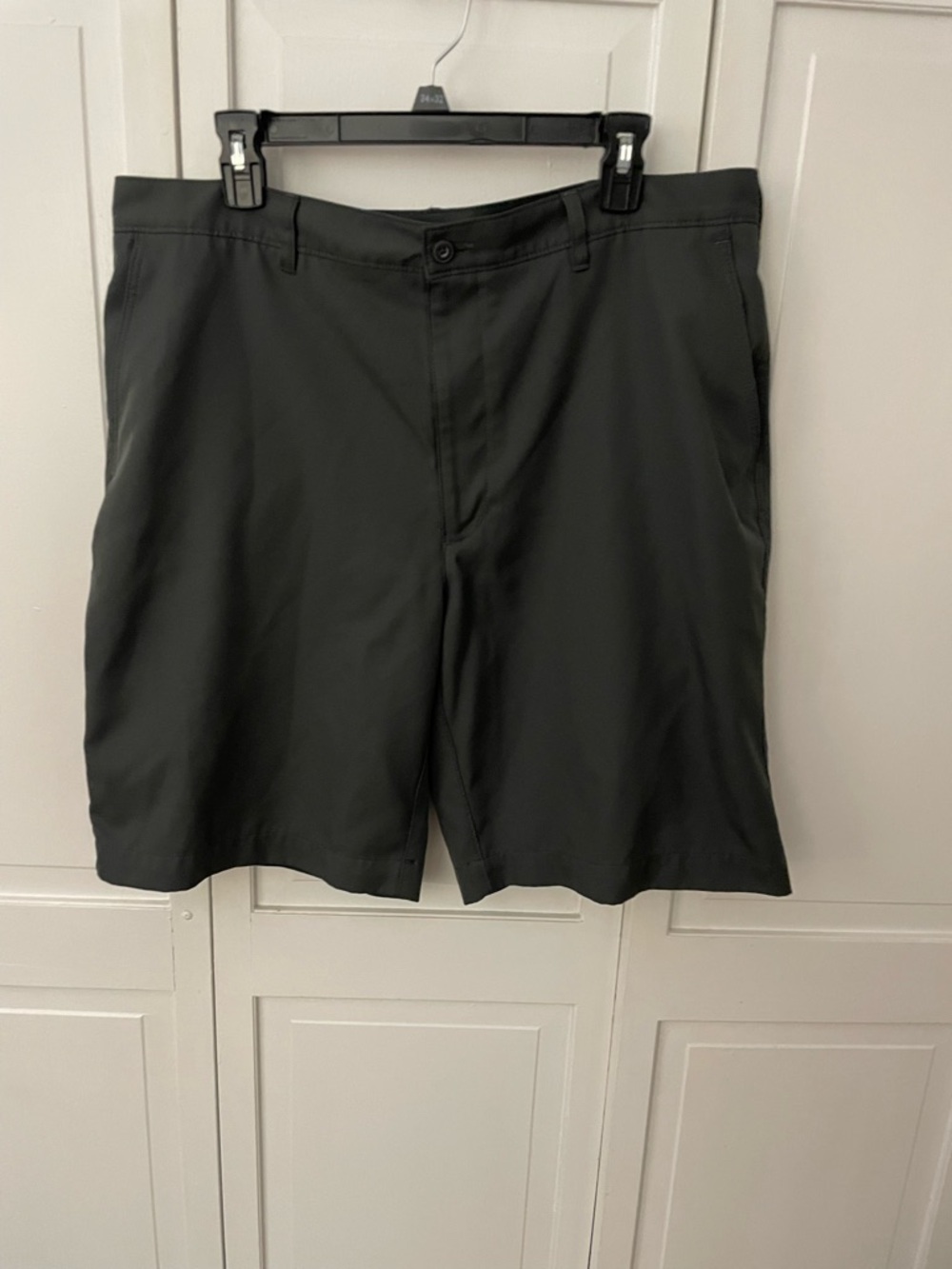 PGA TourMen's Grey Golf Shorts Size 38 Waist with 9” Inseam